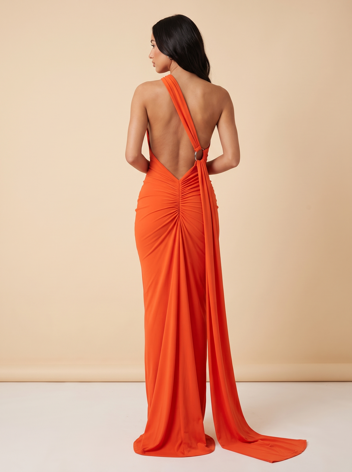 Héloïse – Robe longue une épaule à écharpe