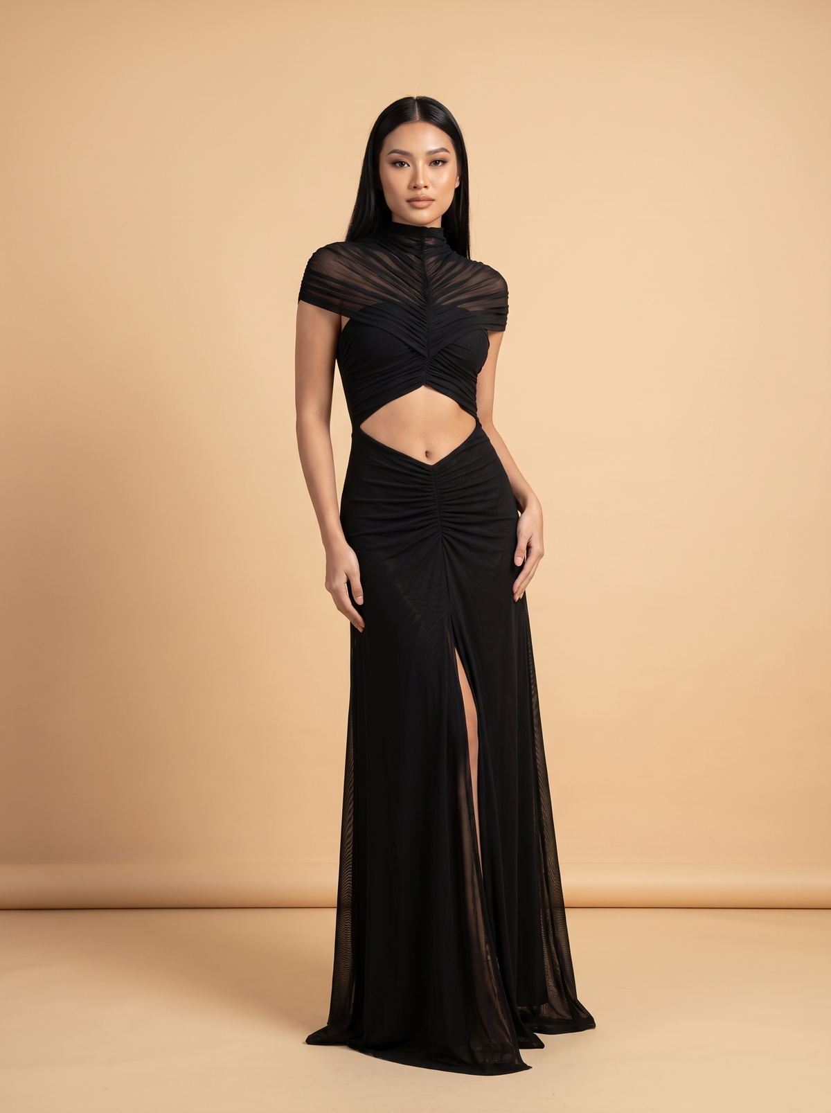 Diane – Robe longue col montant ajourée
