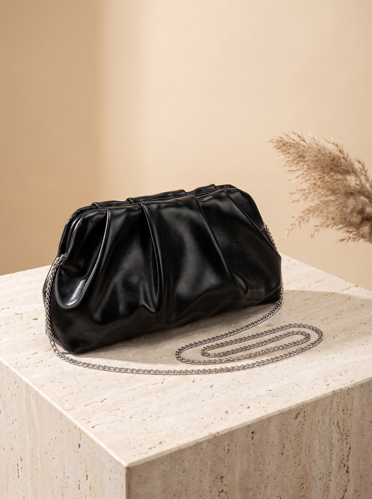 Pochette plissée Nuage – Noir – détail produit