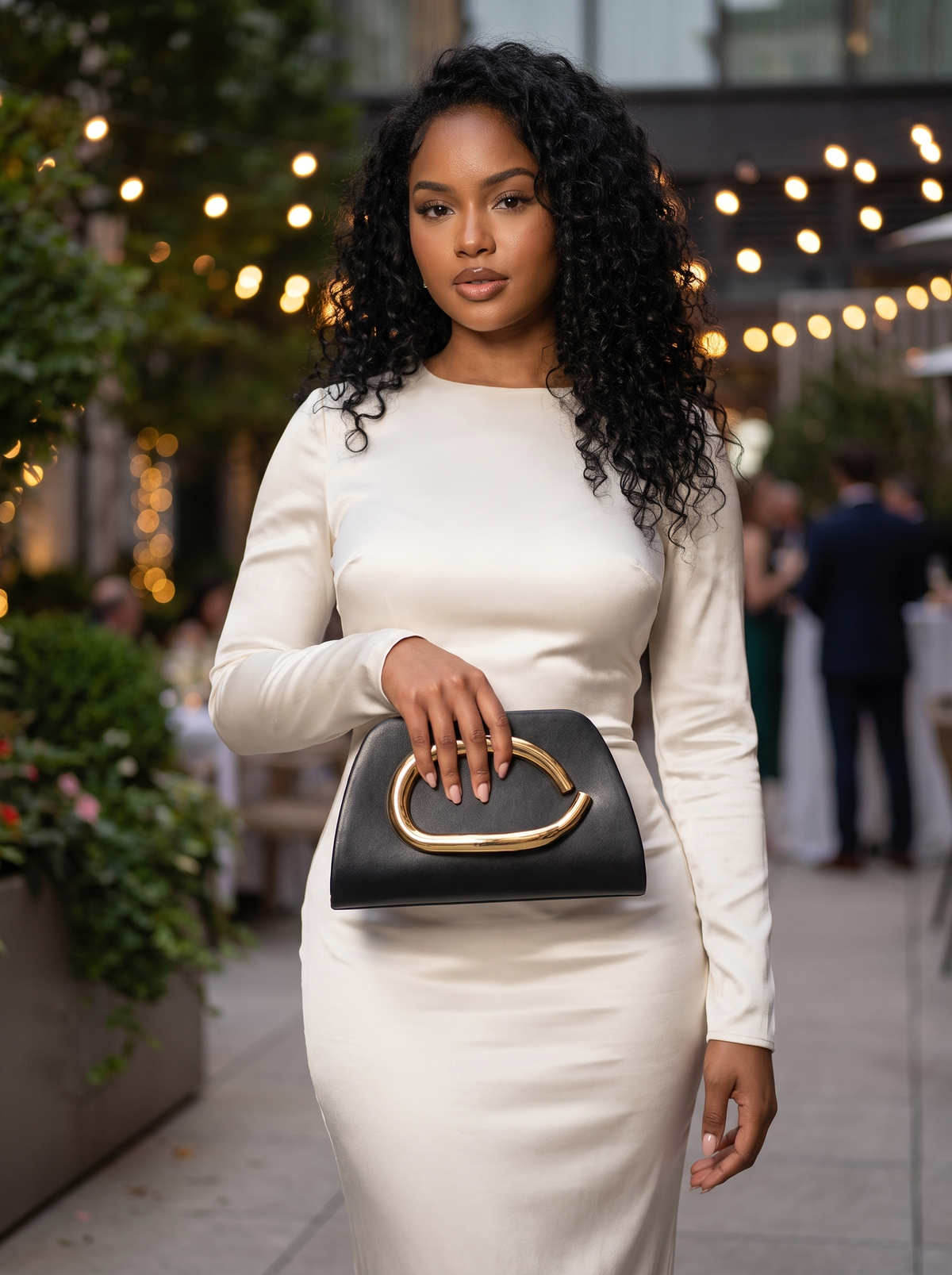 Pochette Éclat à anneau doré – Noir – portée